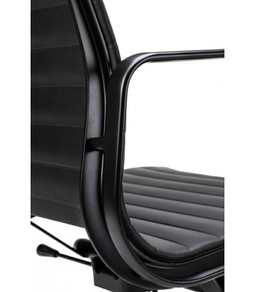 Fotel w stylu EA 117